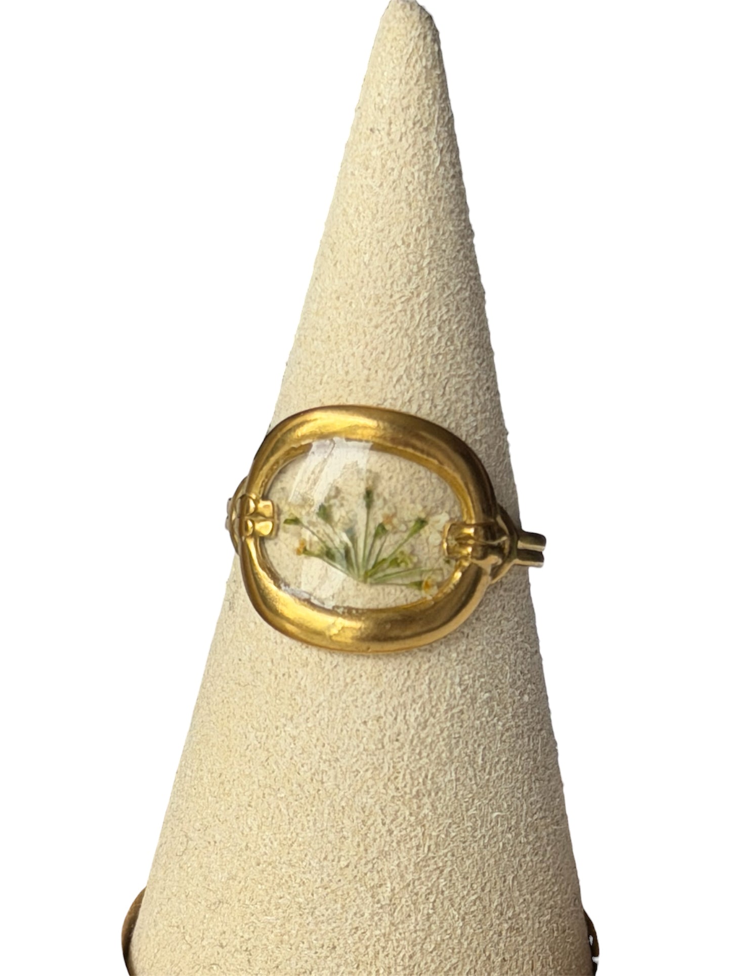 Anillo flores blancas inscrustadas