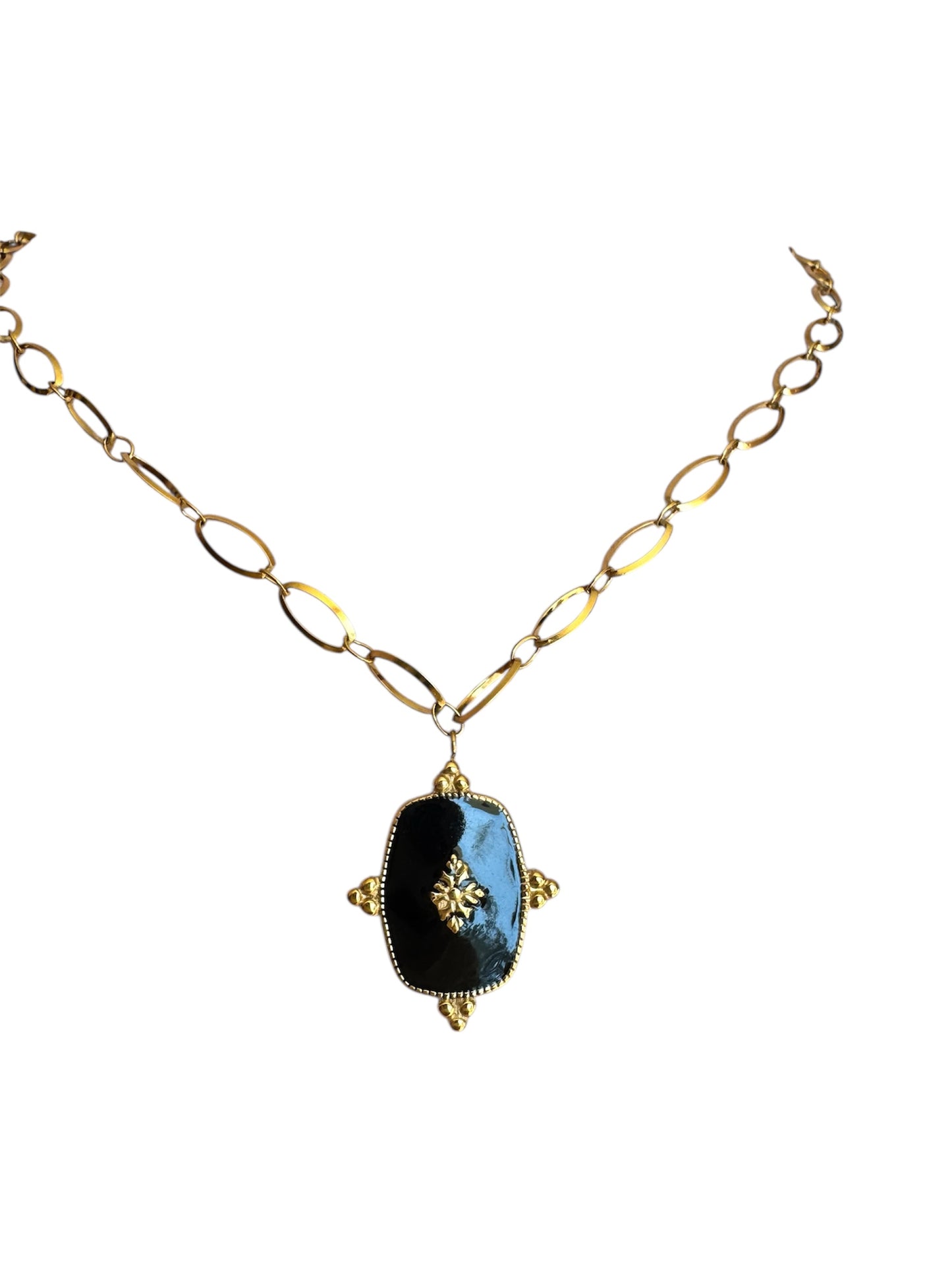 Collar piedra negra