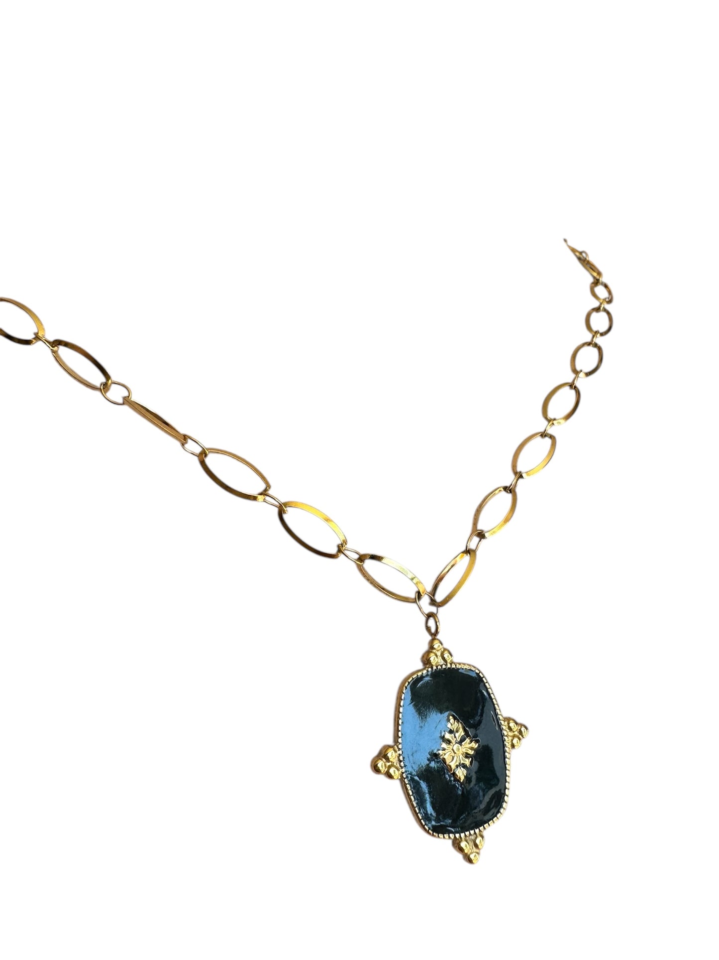 Collar piedra negra