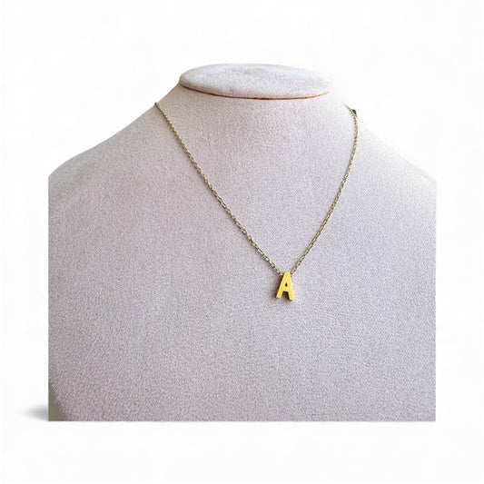 Collar letra "A"